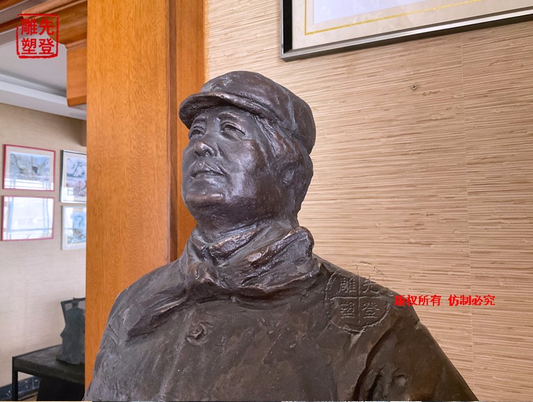 毛泽东雕��?.jpg
