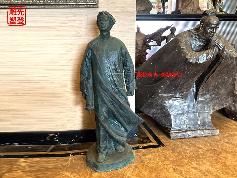 《毛泽东》雕塑长42cm��?0cm��?00cm1.jpg