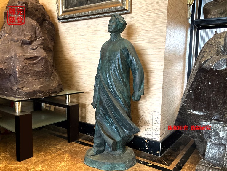 《毛泽东》雕塑长42cm��?0cm��?00cm2.jpg